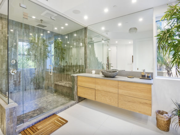 Ultra Posh South end Condo with Private Pool and Spa